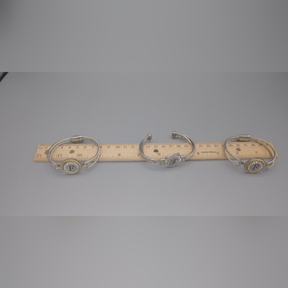F Initial silver tone bracelet - Picture 2 of 3